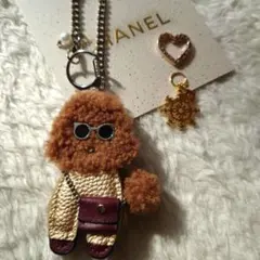 シャネル スノーフレーク チャーム ホリデー とトイプードル キーホルダー