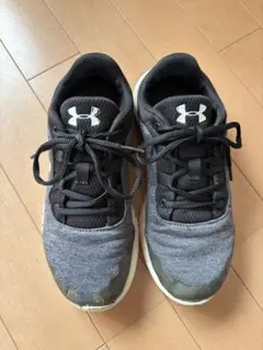 Under Armour スニーカー ランニングシューズ23.5㎝のサムネイル