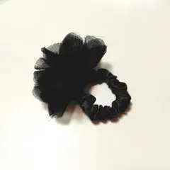 黒いフラワーデザインヘアゴム