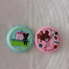 くまのがっこう 刺繍缶バッジ 2個セットのサムネイル