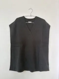 ダークグレー Vネック ニットベスト