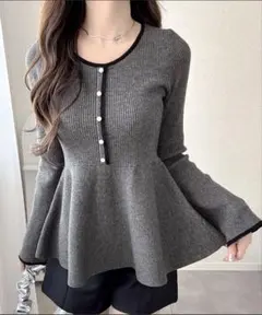 配色パールボタンリブニットペプラムトップス M