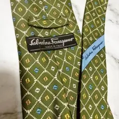 Ferragamo フェラガモ ネクタイ グリーン 緑 カーキ 総柄 幾何学模様