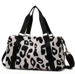 ボストンバッグ　トラベルバッグ　旅行バッグ　ヒョウ柄　レオパード柄　白　黒
