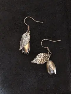 ◎ 3月中 4点おまとめで¥1000 フックピアス　葉っぱと蕾クリスタル