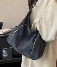 ブラック スエード風 ショルダーバッグ