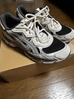 ASICS gelnyc 28cm BLACK/CLAY GREY 初期カラーのサムネイル