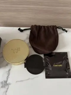 TOMFORD シェイド アンド イルミネイト ファンデーション　1.4 ボーンのサムネイル