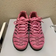 【NIKE】ウィメンズ エアマックス プラス ブラック ピンク 25