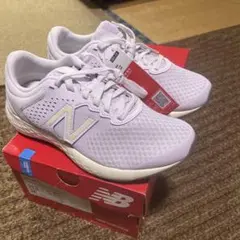 New Balance ライトパープル スニーカー