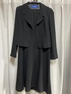 ブラックスーツ・ジャケットとドレスセット