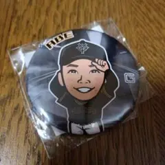 匿名配送 阿部慎之助 監督 缶バッジ ブラックユニ