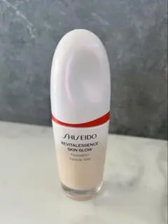 SHISEIDO エッセンス スキングロウ ファンデーション 140 ポーセリン