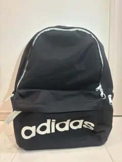 adidas バックパック 黒 ロゴ入り
