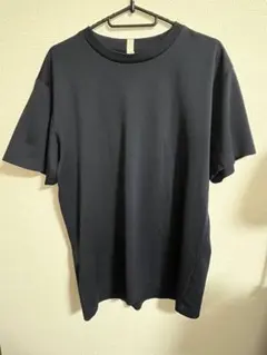 紺のシンプル半袖Tシャツ