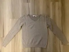 美品　Ona ベージュ Vネック 長袖ニット
