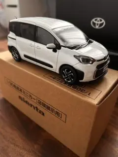 トヨタ シエンタ ミニカー ホワイトパールのサムネイル