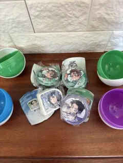 鬼滅の刃✖️くら寿司　バッジ　消しゴム　4点セット　びっくらぽん　冨岡　しのぶ他