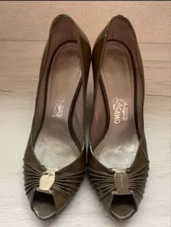 Ferragamo　オープントゥ　パンプス　オリーブ　カーキ