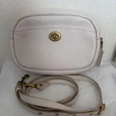 コーチ　カメラバッグ　ターンロックショルダーバッグ 白