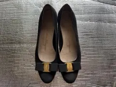 お値下げしました。Ferragamoヴァラリボンスェードパンプス