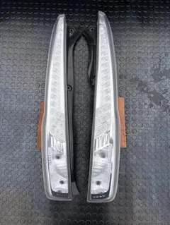 ダイハツ　ムーヴカスタムLA100S 後期型純正LEDテールランプのサムネイル