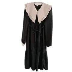 フリル付き大きな襟のワンピース