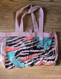 adidas グラフィックナイロントートバッグ