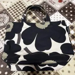 ⭐︎週末限定価格です！　マリメッコ　花柄キャンバストートバッグ