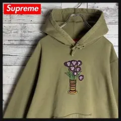 【即完売モデル】シュプリーム☆ 花柄 刺繍 センターロゴ入りパーカー　ブラック. 即完売モデル】シュプリーム☆ センター花柄刺繍ロゴ入り スウェット