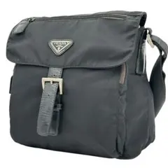 プラダ　ショルダーバッグ　ナイロンレザー　三角ロゴ　ブラック　サコッシュ