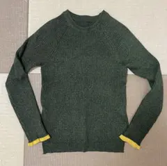 ダークグリーン ニット