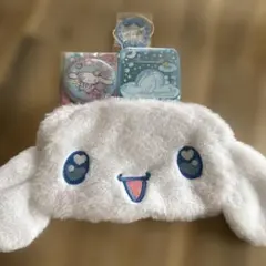 シナモンロール4点セットポーチ、サンリオ限定シール、鏡、ケース