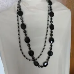 黒の多角形ビーズロングネックレス