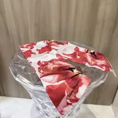 新品　未使用　Salvatore Ferragamo スカーフ 花柄　ハンカチのサムネイル