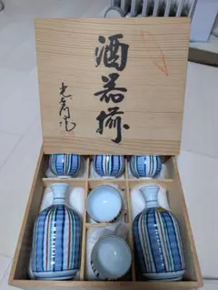 【木箱入り】酒名揃 酒器セット 徳利2本 お猪口5客 色絵縦縞 和食器