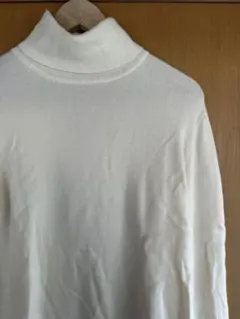 カシミヤユニクロ　ホワイト タートルネック ニット