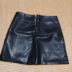 匿名配送　ミニスカート　レザー　スピンズ