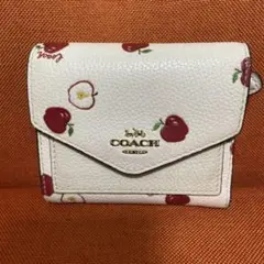 新品・未使用コーチCOACH CZ762 二つ折り財布 ホワイト/チェリー 新品・未使用コーチCOACH CZ762 二つ折り財布 ホワイト/チェリー