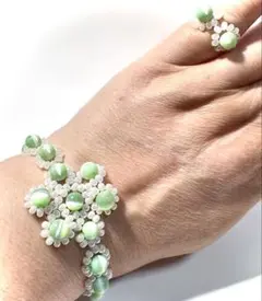 ハンドメイド 緑色ビーズ ブレスレットとリングセット　金属アレルギー対応