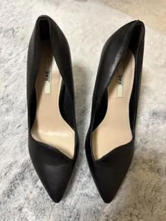R&E黒 レザー ポインテッドトゥ ハイヒール