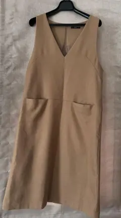 ROSSOノースリーブ Vネック 膝丈ワンピース ベージュ