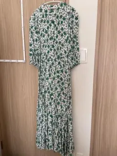 ZARA. 美品　ロングワンピース　花柄