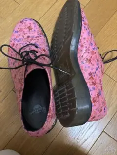 Dr. Martens 花柄 ローカット シューズ ピンクのサムネイル