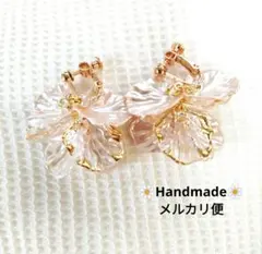 995.お花イヤリング✾匿名配送✾揺れるピンクベージュ花弁✾ゴールド