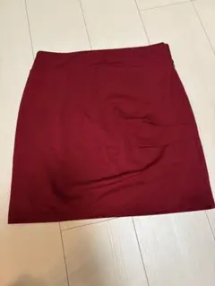 LIP SERVICE バーガンディ タイトスカート