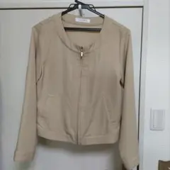 ベージュ ノーカラージャケット Mサイズ