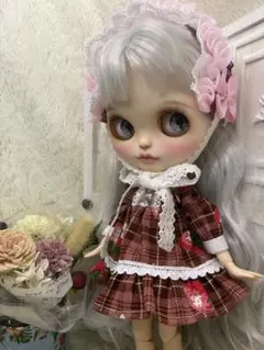 ♡ブライス　アイシードール　アウトフィット　ワンピース　ドレス　薔薇 ブライス アイシードール アウトフィット 赤チェックいちご柄ワンピと