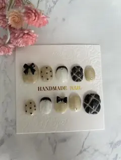 手作りネイルチップ 黒とベージュ