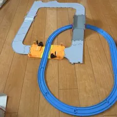 プラレール線路　アドバンス複線高架レイアウト　グレー色複線ブロック橋脚 プラレール線路 アドバンス複線高架レイアウト グレー色複線ブロック
